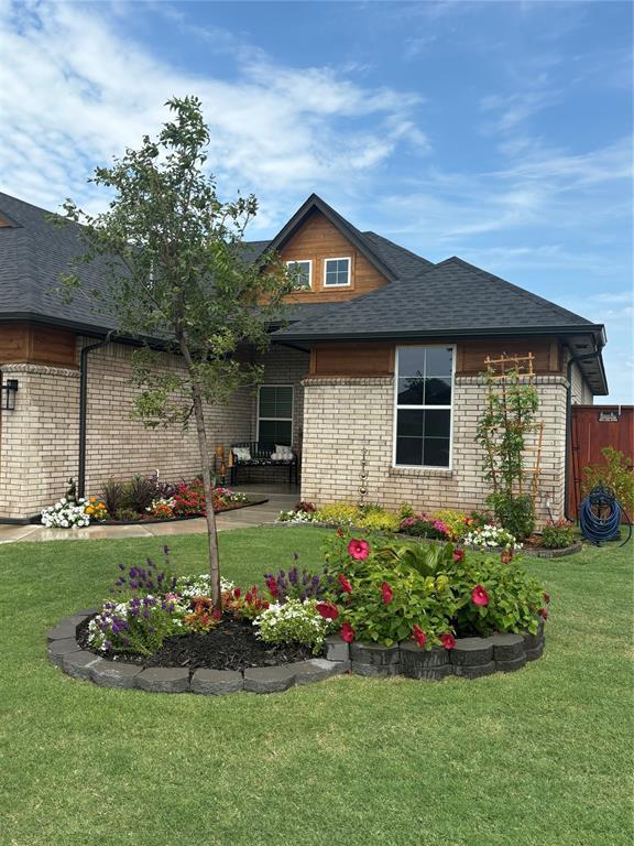 rear view of house featuring a yard