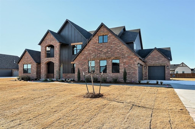 view of front facade with a garage and a front yard