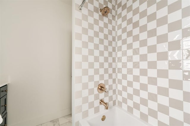 bathroom with tiled shower / bath and vanity