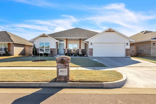 view of front of home featuring a garage and a front yard