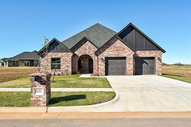 view of front facade featuring a garage and a front yard