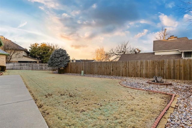 view of yard at dusk