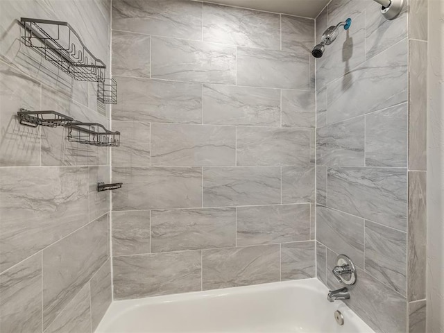 bathroom with tiled shower / bath combo