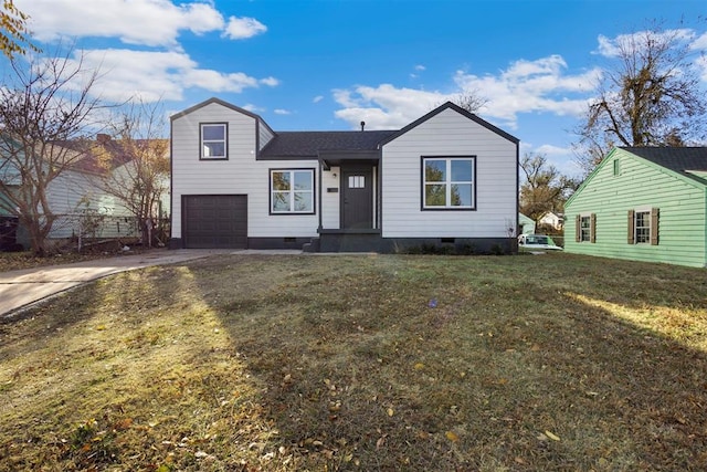 view of front of property featuring a front lawn and a garage