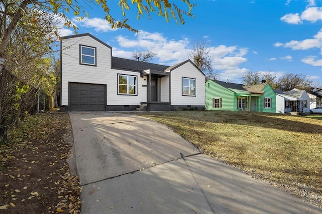 view of front facade featuring a garage and a front lawn