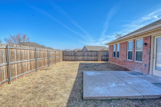 view of yard featuring a patio