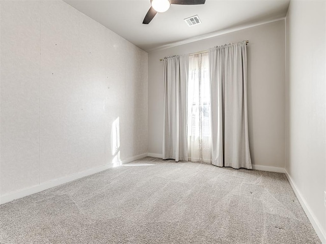 unfurnished room with light carpet and ceiling fan