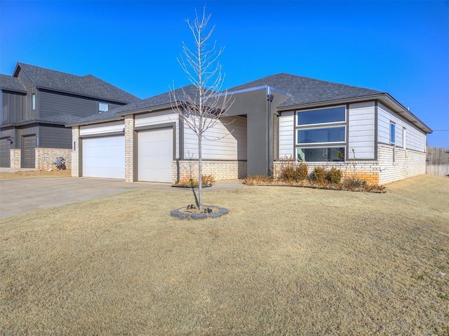 view of front of home featuring a garage and a front yard