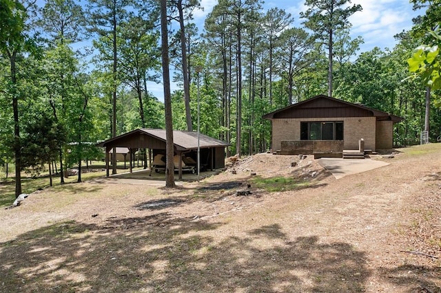 view of yard featuring a carport