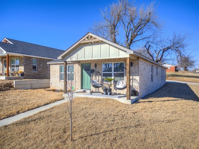 view of front of house featuring a front yard and a patio