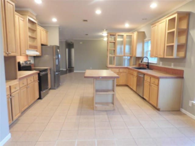 kitchen with light tile patterned floors, stainless steel appliances, sink, light brown cabinetry, and a center island