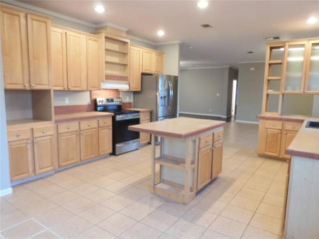 kitchen featuring light brown cabinetry, appliances with stainless steel finishes, a center island, and crown molding