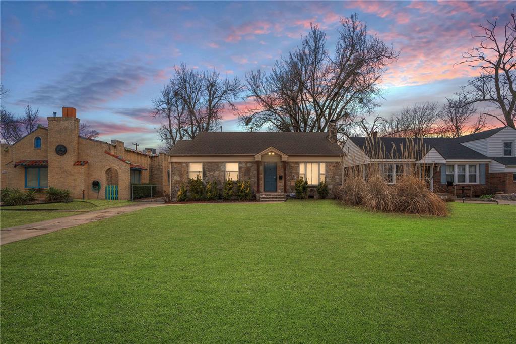 view of front of home with a lawn