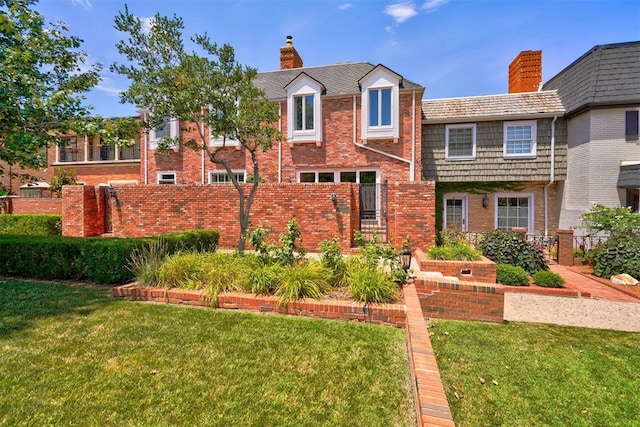 view of front of house with a front yard