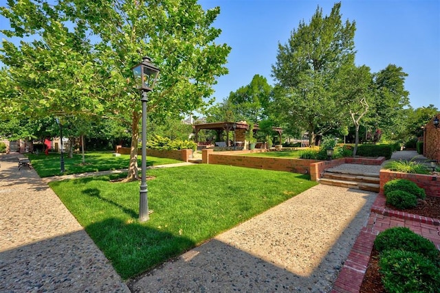 view of property's community featuring a lawn