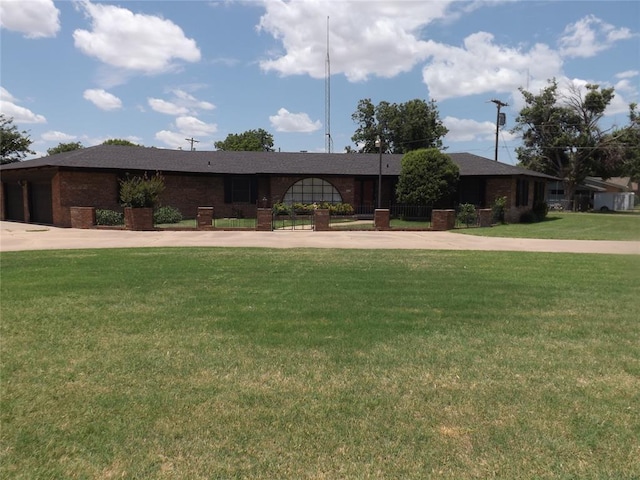 single story home featuring a front yard