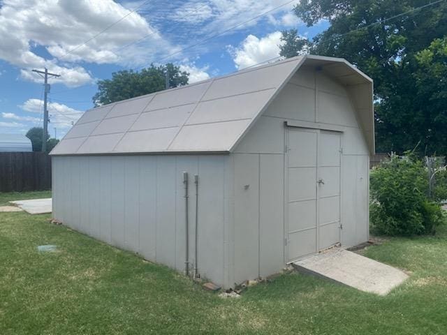 view of outdoor structure with a lawn