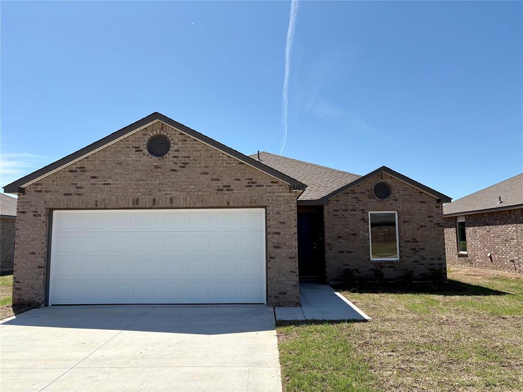 4105 Reese Dr, Mustang, OK 73064 - photo 1