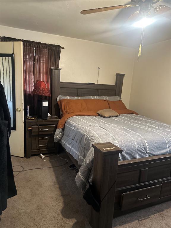 carpeted bedroom with ceiling fan