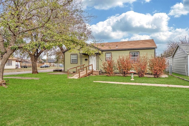 view of front facade with a front yard