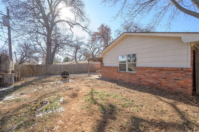 view of yard with a fire pit