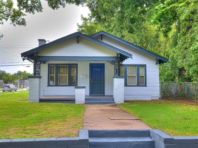 bungalow-style home featuring a front lawn and a porch