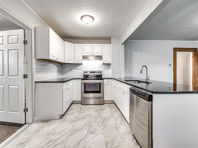 kitchen featuring sink, kitchen peninsula, white cabinets, and stainless steel appliances