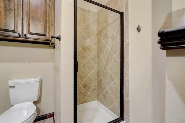 bathroom with an enclosed shower and toilet