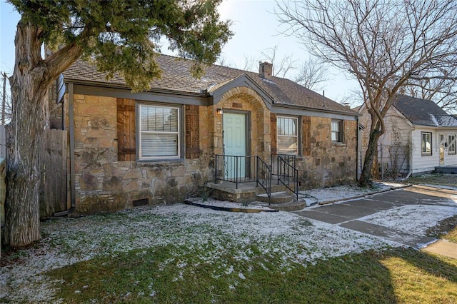 view of front of property with a front yard