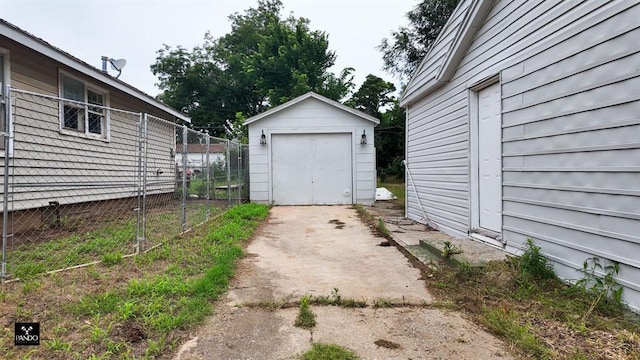 313 W Texas Ave, Anadarko, OK 73005 - view of garage
