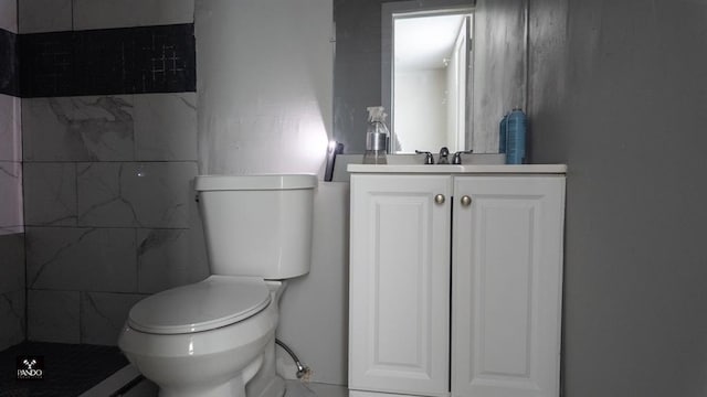 313 W Texas Ave, Anadarko, OK 73005 - bathroom with vanity and tiled shower