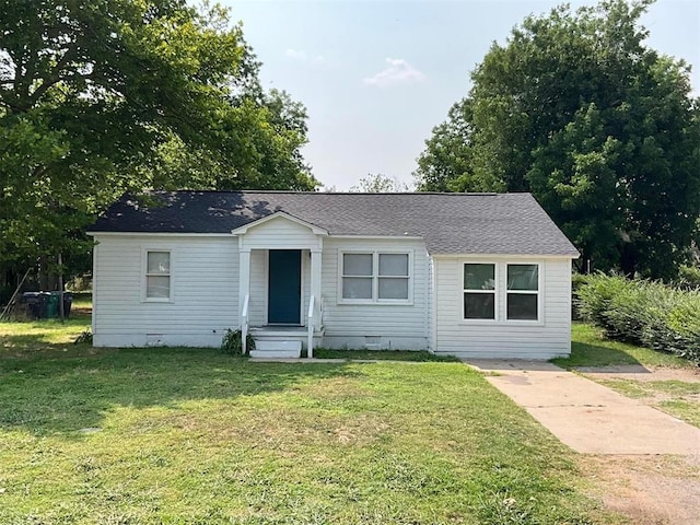 view of front of property with a front lawn