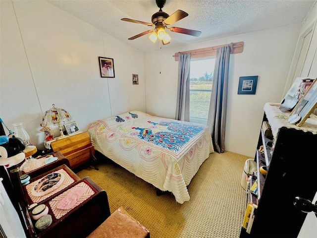 bedroom featuring ceiling fan and a textured ceiling