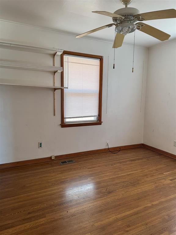 unfurnished room with hardwood / wood-style floors, ornamental molding, and ceiling fan