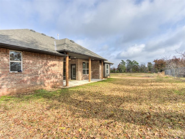 view of yard featuring a patio