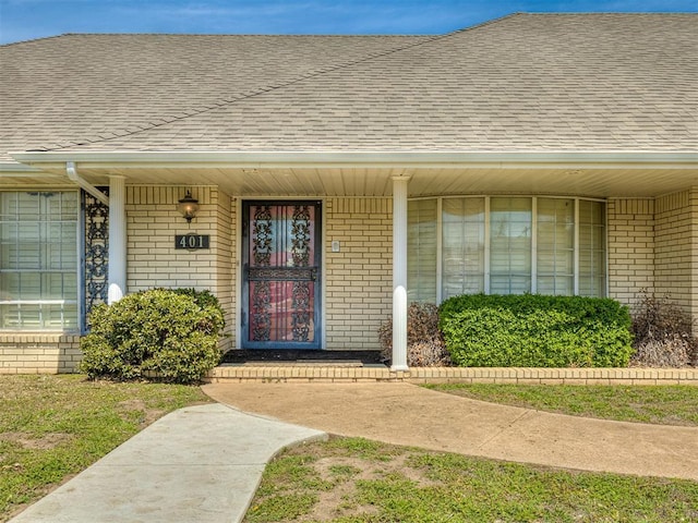 entrance to property with covered porch