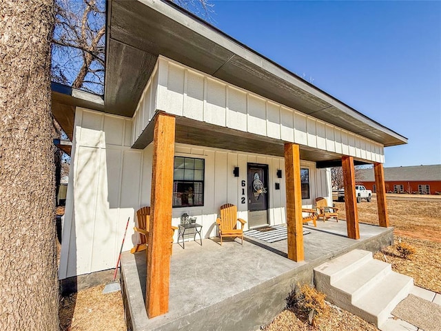 view of patio / terrace with covered porch