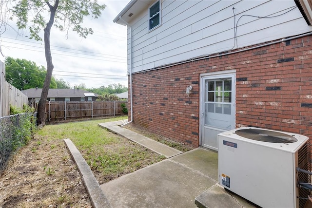 view of yard featuring central AC unit