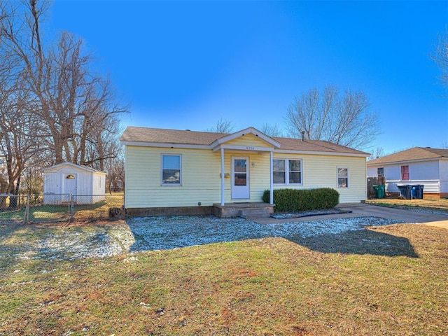 view of front of house with a front lawn