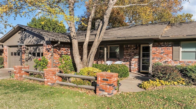 view of front of property featuring a garage and a front lawn