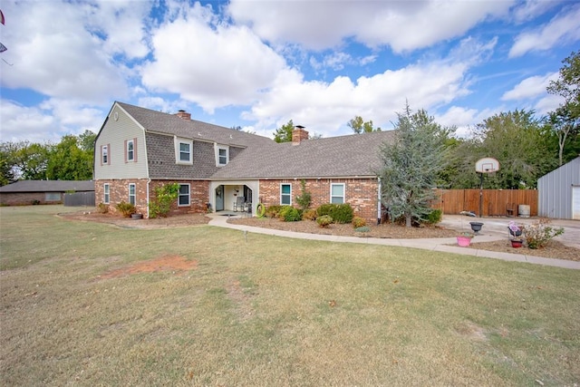 view of front of house with a front yard