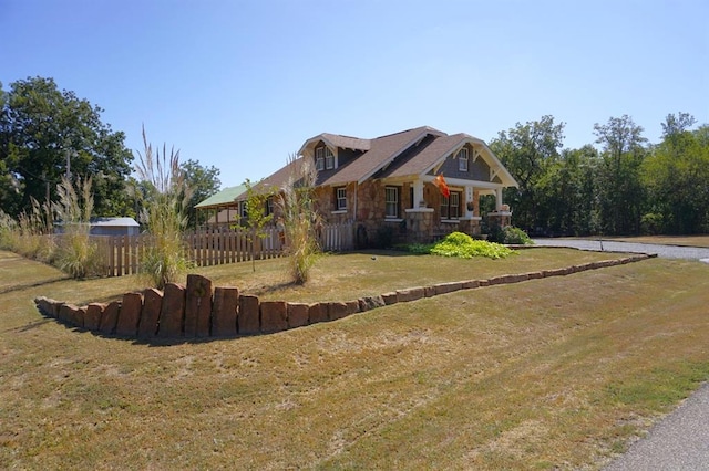 craftsman inspired home featuring a porch and a front lawn