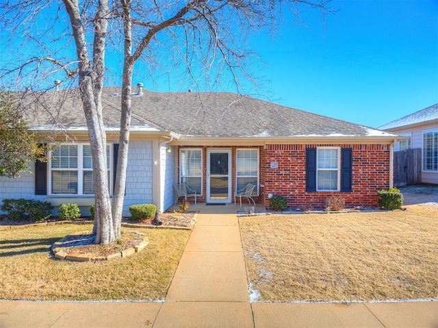 ranch-style house featuring a front lawn