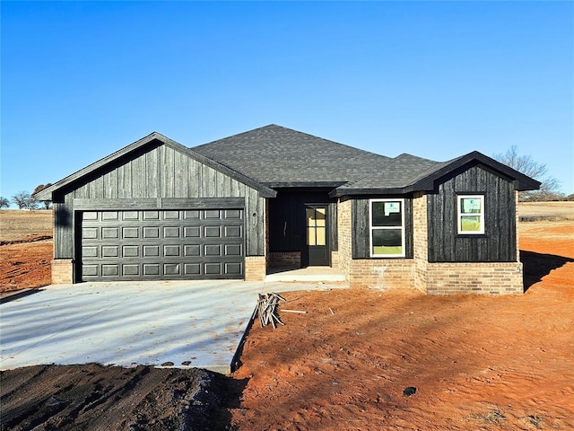 view of front facade with a garage