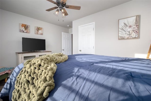 bedroom with ceiling fan