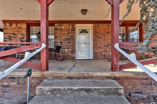 doorway to property with covered porch