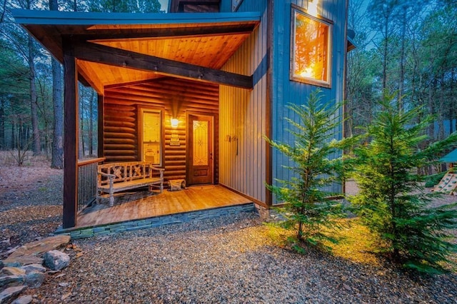 view of front of property featuring a porch