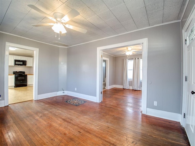 unfurnished room featuring ceiling fan, ornamental molding, and hardwood / wood-style floors