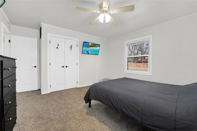 carpeted bedroom with crown molding, a closet, and ceiling fan