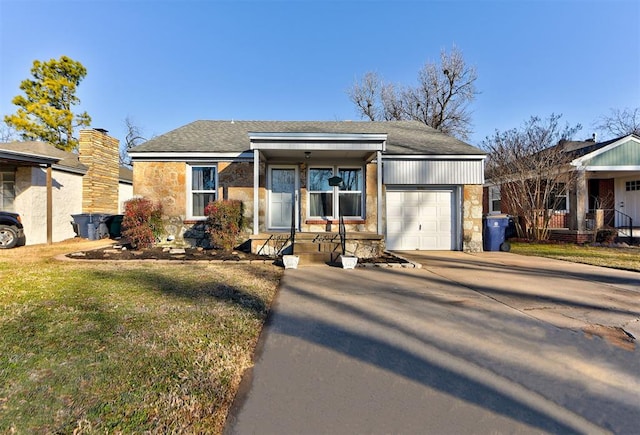 view of front of property featuring a garage and a front yard